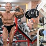 À 90 ans, ce bodybuilder s'entraîne toujours 6 jours par semaine : ses 3 règles pour rester fort toute sa vie