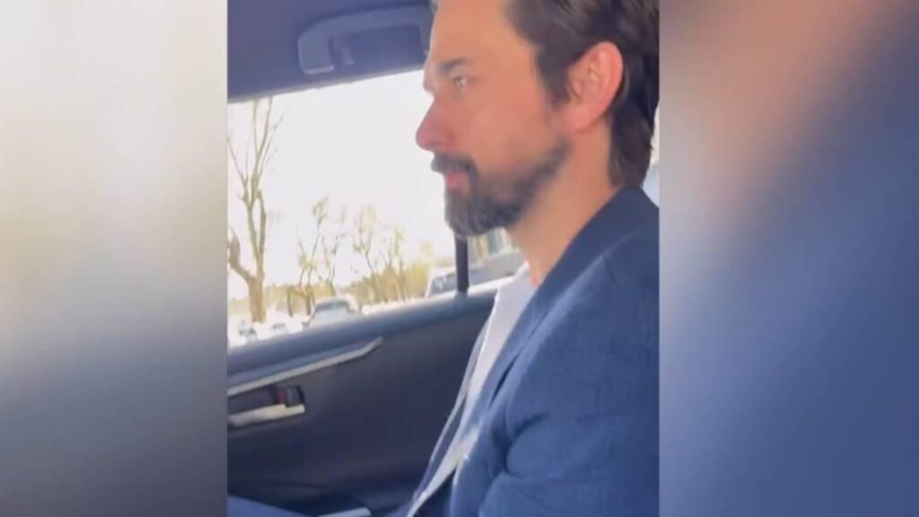 Chasse à la minicar noire après l'agression de l'acteur Davide Iacopini en trottinette