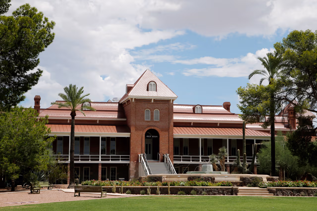 Fraternités de l'Université de l'Arizona suspendues en raison de scandales persistants