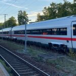 Glaçons au quai : Les voyageurs stupéfaits par un train immobilisé