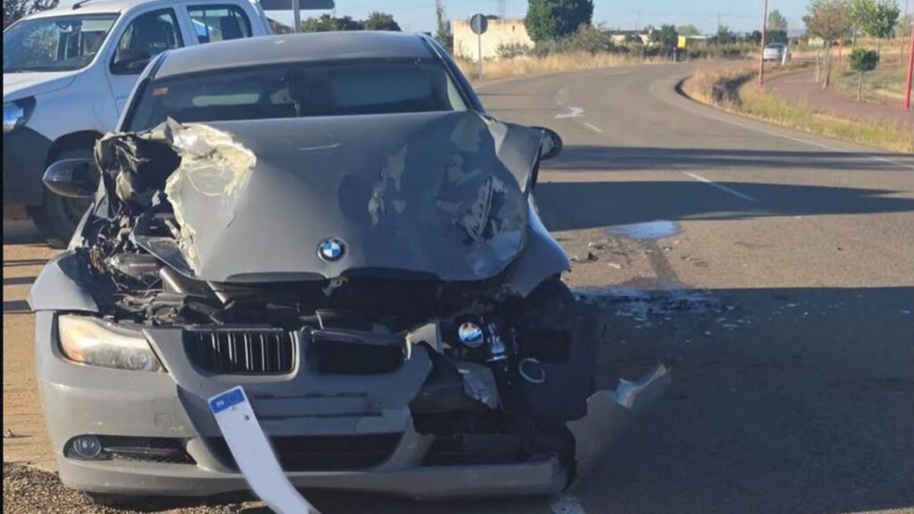 Jeune de 25 ans blessée dans un accident entre une voiture et un tractor à Santa María del Páramo