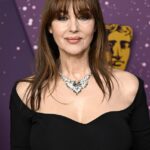 Le secret du corps de rêve de Monica Bellucci à 62 ans : son régime audacieux entre pâtes, sport minimal et verre de vin!