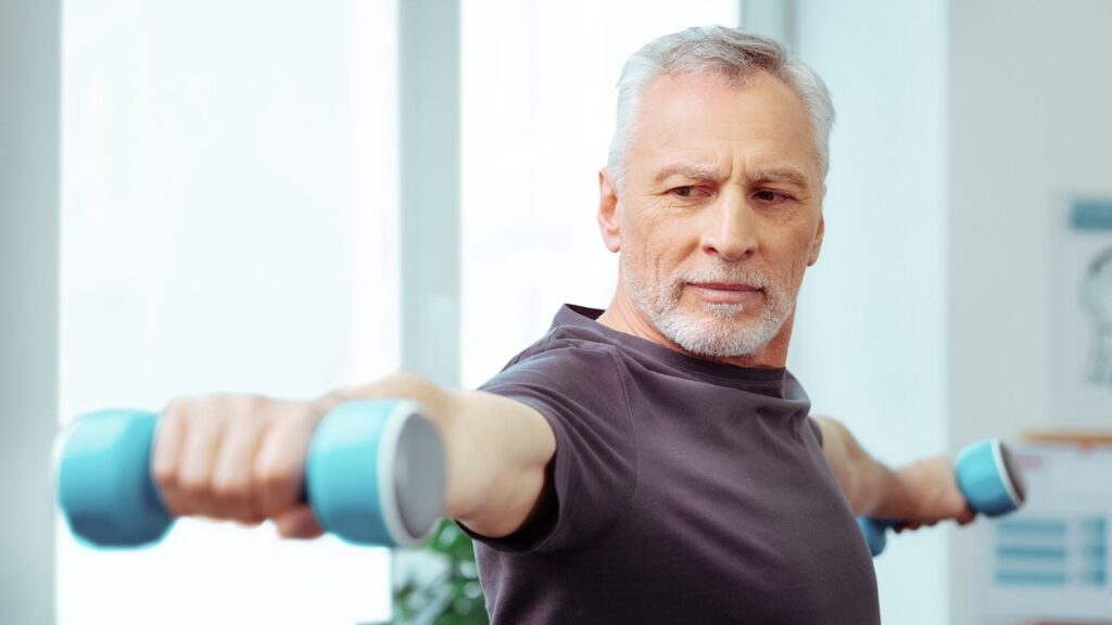 L'expert en fitness dévoile l'entraînement de 10 minutes incontournable pour les plus de 40 ans.