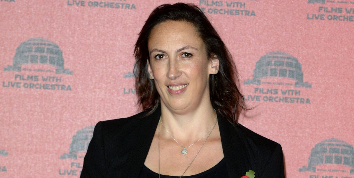 Miranda Hart, 53 ans, transforme sa forme avec la marche lente : découvrez sa routine simplifiée !