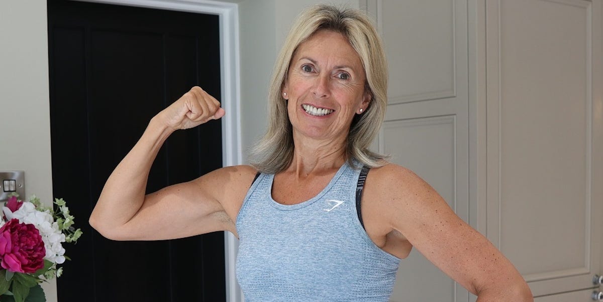 Petra Genco, 58 ans, dévoile son programme de marche de 10 minutes pour perdre du poids sans gym !